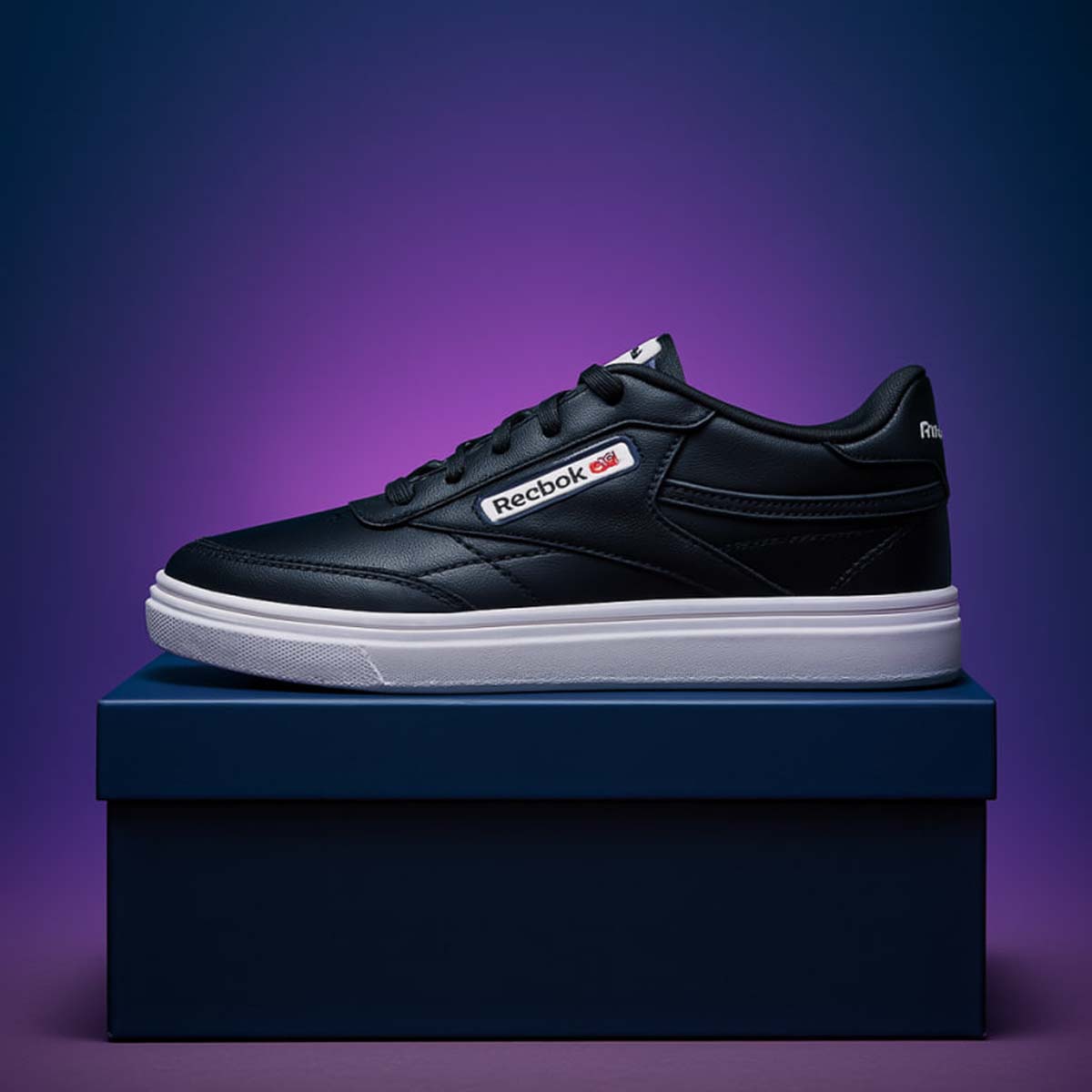 کفش ورزشی Reebok مردانه مشکی زیره سفیدمدل Flag